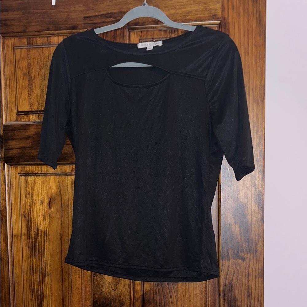 Green Envelope Black Short Sleeve Top with Front Cutout